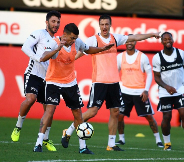 Beşiktaş’ta Medel, antrenmanı yarıda bıraktı