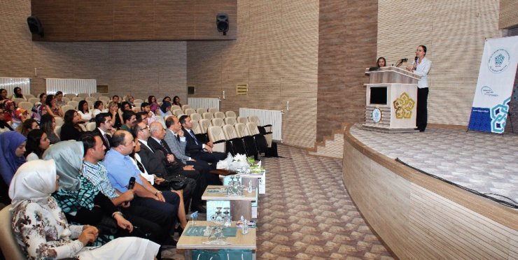 Dünyaca ünlü diş profesörü Mutlu Özcan NEÜ’de konferans verdi