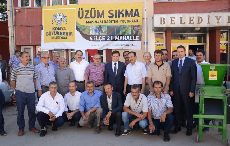 Büyükşehir’den üzüm üreticisine üzüm sıkma makinesi