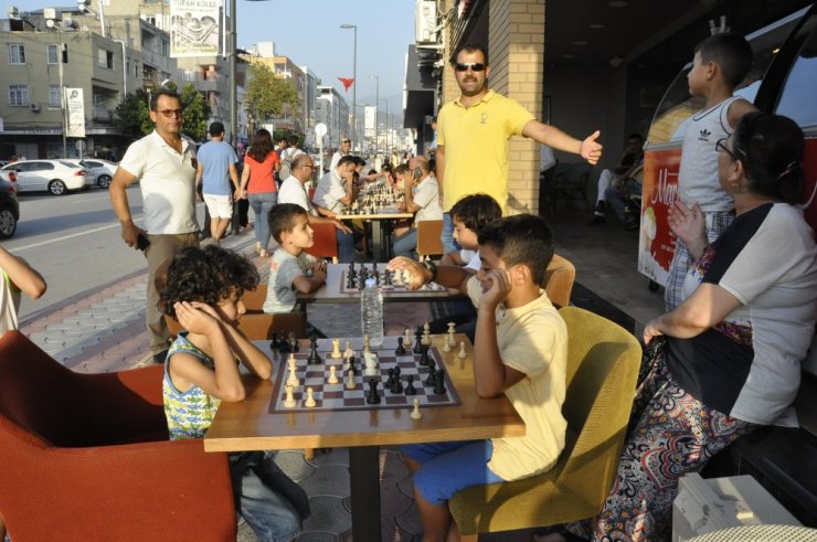 Dörtyol’da "Sokakta Satranç Var" etkinliği