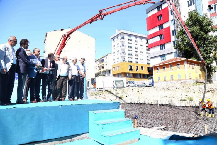 Bağcılar’da bahçesinde oyun parkı olan camiler yapılıyor