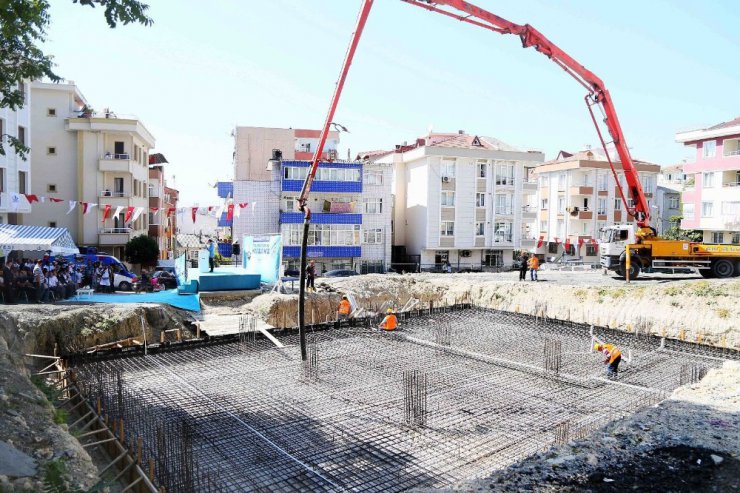 Bağcılar’da bahçesinde oyun parkı olan camiler yapılıyor