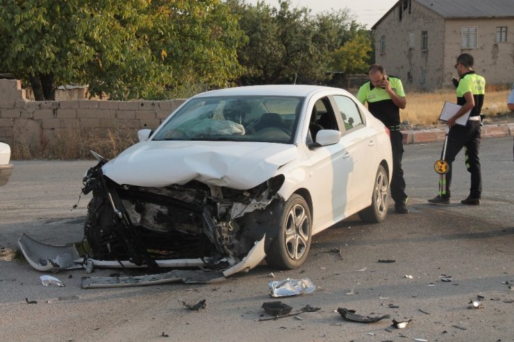 Elazığ’da 2 ayrı trafik kazası: 4 yaralı