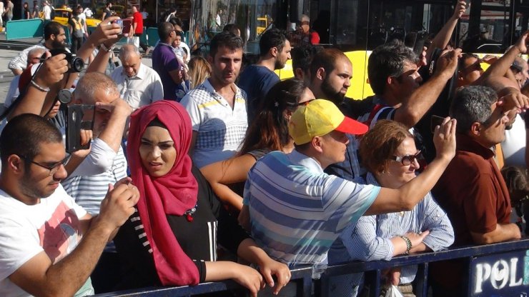 ‘Emniyet Mehter Takımı’ Taksim Meydanı’nda konser verdi