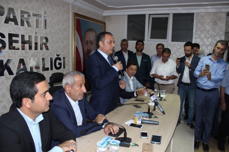 AK Parti İl Başkanlığı görevini Muzaffer Aslan devraldı