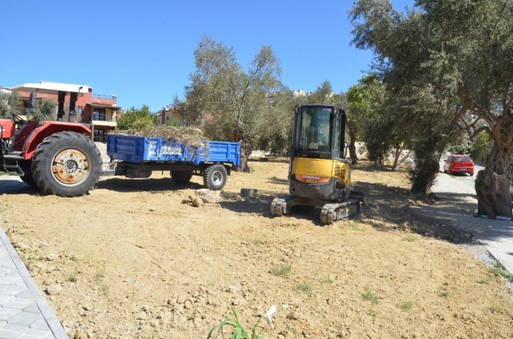 Kuşadası Belediyesi iki yeni parkın yapımına başladı