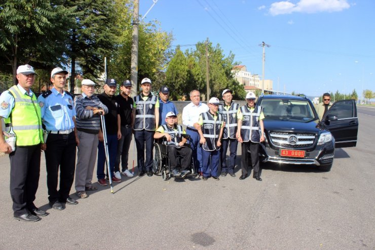 Engelliler bir günlüğüne polis oldu