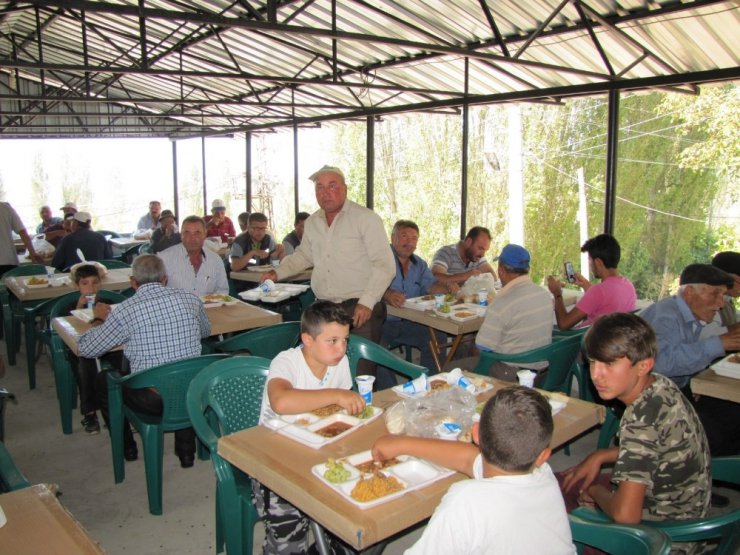 Şeyhler köyünde hayır yemeği