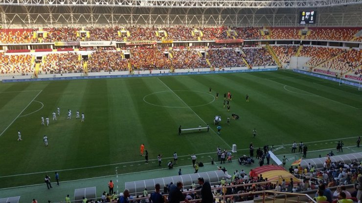 Evkur Yeni Malatyaspor yeni stadın kapılarını açtı