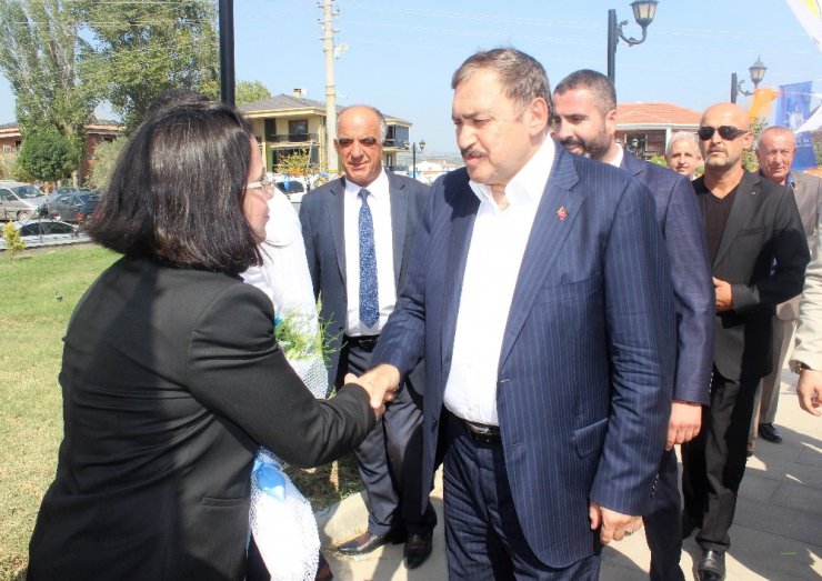 Bakan Eroğlu: “Avrupa Birliği sıfıra doğru gidiyor. Ama Türkiye gelişiyor büyüyor”