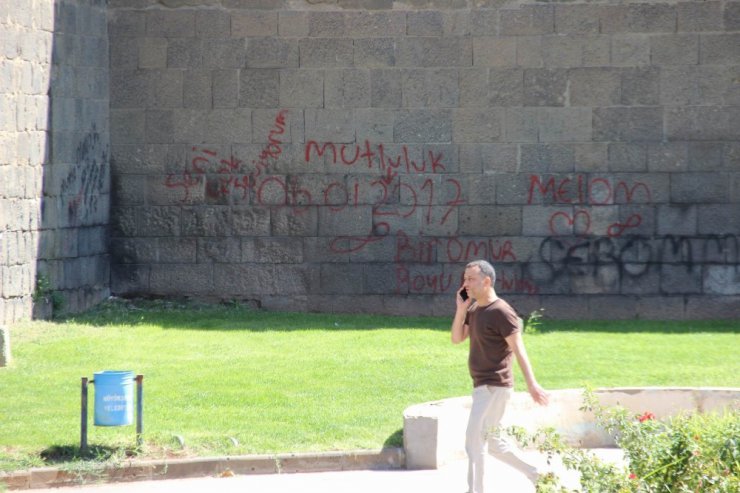 Tarihi surlar yazı tahtasına döndü