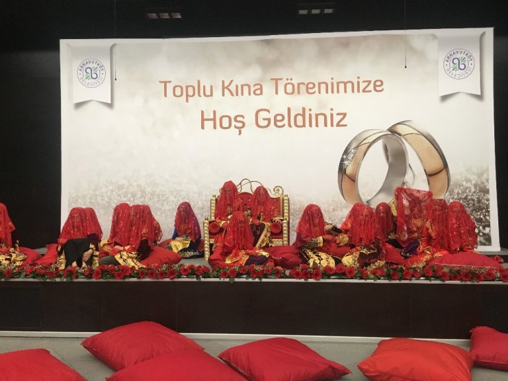 39 genç kıza toplu kına gecesinde kınaları yakıldı