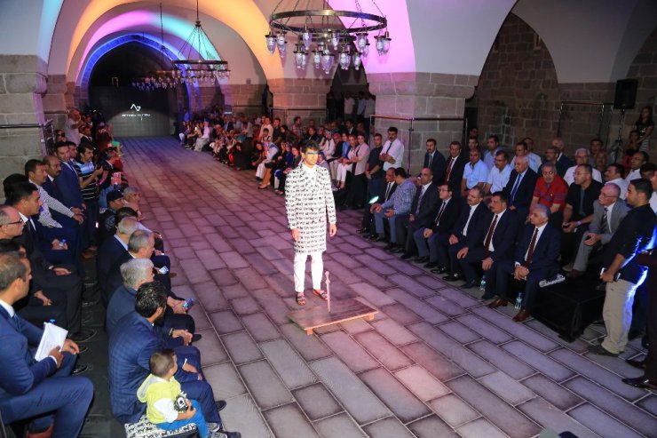 ‘Tarihin Işığında Moda 2. Arslantepe Defilesi’ gerçekleştirildi