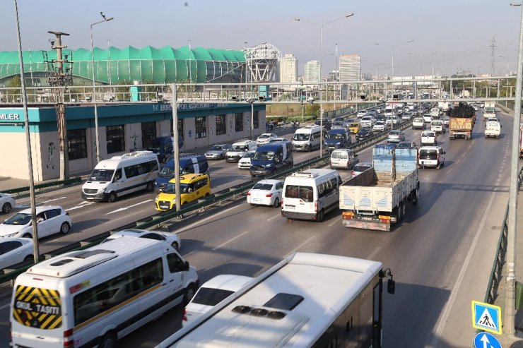 Bursa’da trafiğin kâbusu kamyonlar