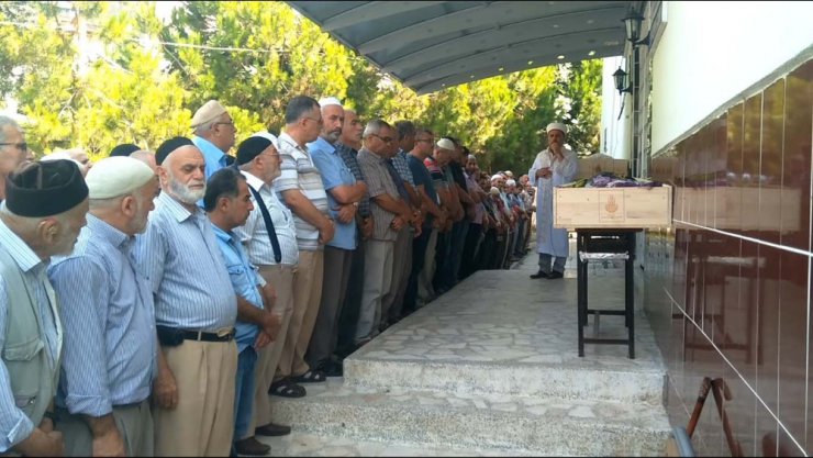 İstanbul’da eşi tarafından öldürülen kadın ile kardeşi toprağa verildi