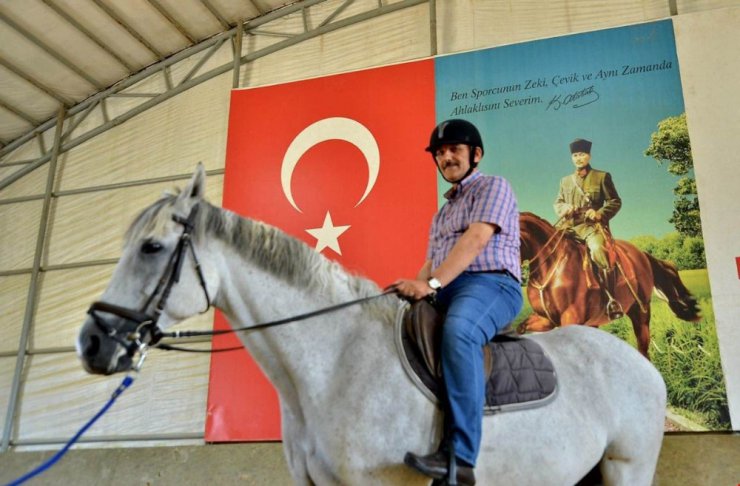 Vali Kaymak, Büyükşehir Belediyesi Atlı Spor Tesislerini gezdi