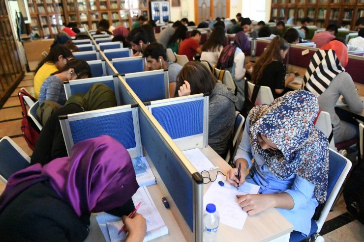 Büyükşehir belediyesinin kütüphanelerine yoğun ilgi