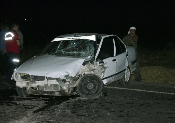 Şanlıurfa’da otomobiller kafa kafaya çarpıştı: 6 yaralı