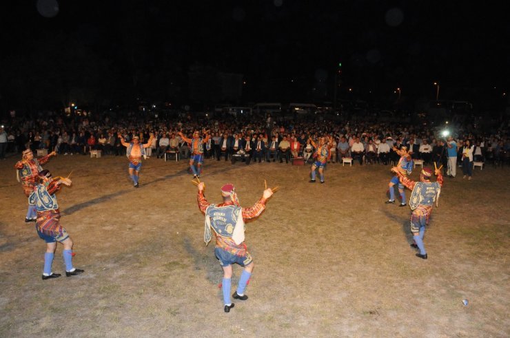 Seyitgazi’de 1’inci Uluslararası Zeybek Festivali heyecanla başladı