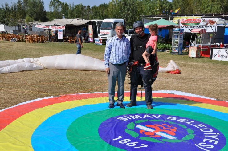 Simav’da ilk termal yamaç paraşütü festivali