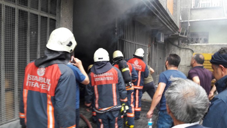 Sultangazi’de tekstil atölyesinde yangın