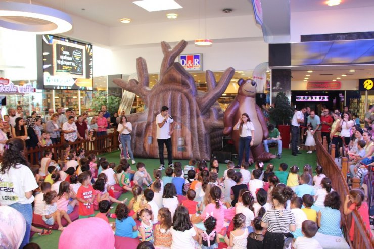 Çocukların ’Maşa’ ile ’Koca Ayı’ sevgisi