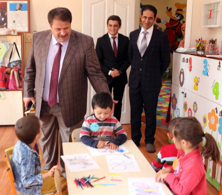 Ağrı Milli Eğitim Müdürü Turan yeni eğitim öğretim yılında okulları denetledi