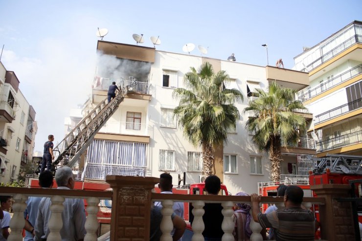 Antalya’da ev yangını korkuttu