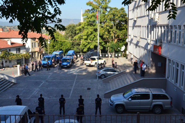 11 yıl önce öldürülen kuzenlerin cinayet zanlıları Adliyeye çıkarıldı