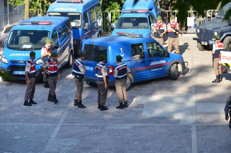 11 yıl önce öldürülen kuzenlerin cinayet zanlıları Adliyeye çıkarıldı