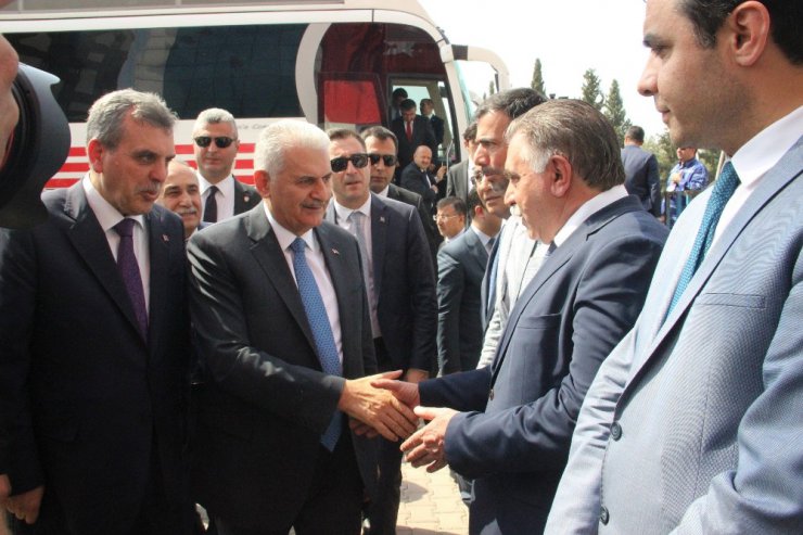 Başbakan Yıldırım AK Parti İl Başkanlığını ziyaret etti
