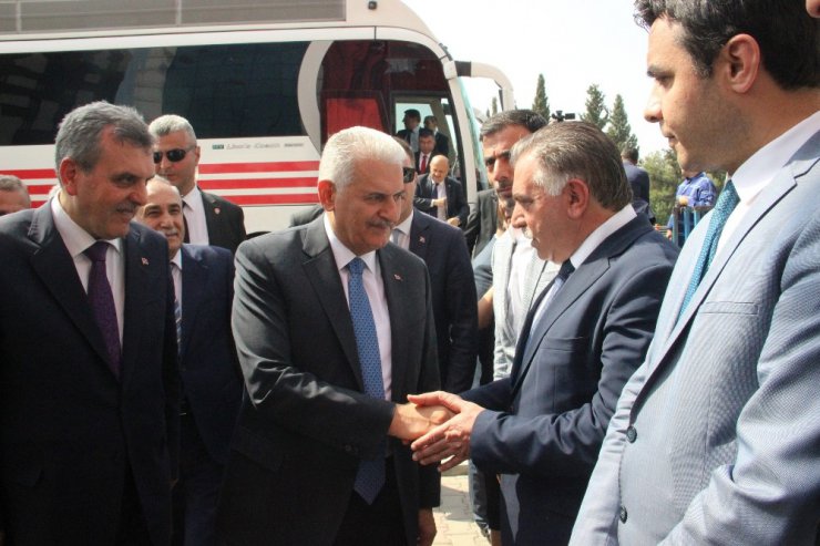 Başbakan Yıldırım AK Parti İl Başkanlığını ziyaret etti