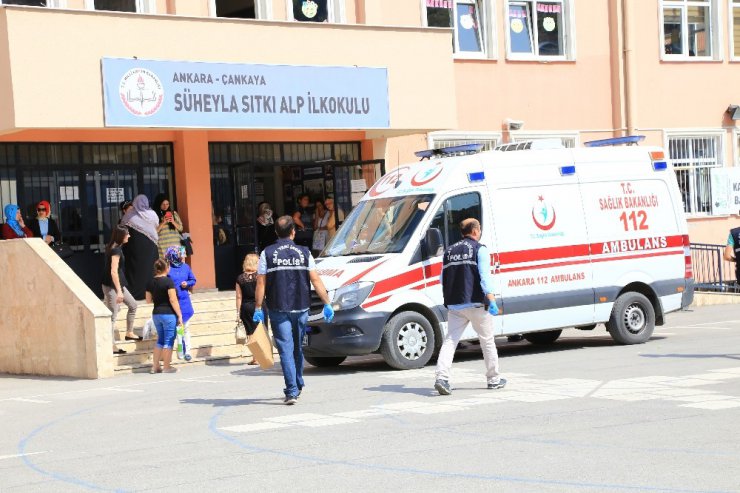 İlkokulda sınıfın tavanındaki alçı çöktü: 3 öğrenci hafif yaralandı