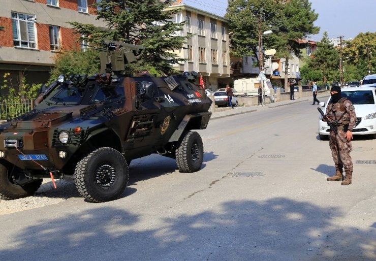 Başkent’te bir şahıs 2 kardeşini silahla rehin aldı