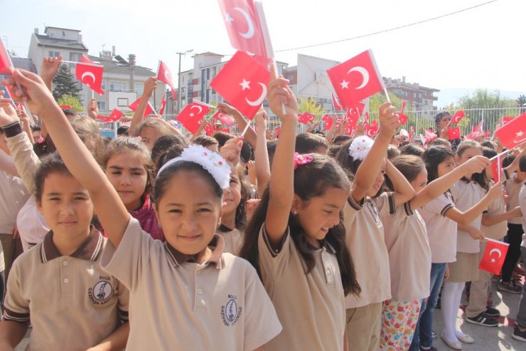 Bolu’da, yeni eğitim yılı renkli görüntülerle başladı