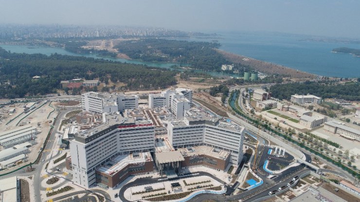 Adana Şehir Hastanesi hasta kabulüne başladı
