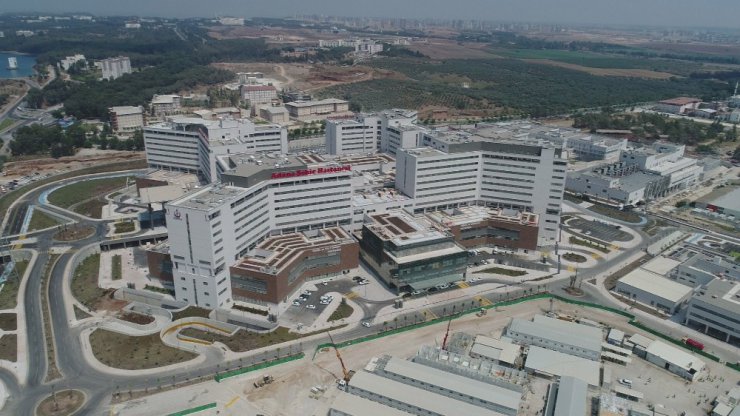 Adana Şehir Hastanesi hasta kabulüne başladı