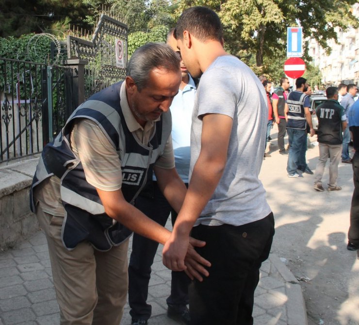 Elazığ’da okul önlerinde polis denetimi