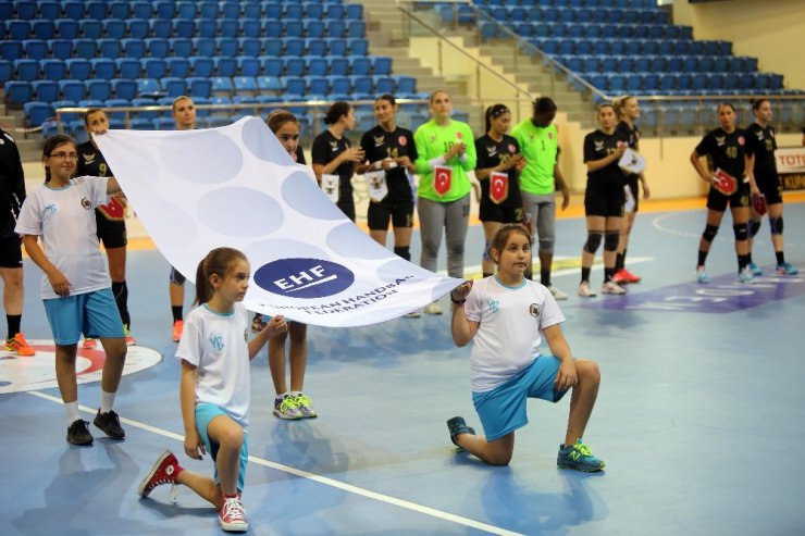 Yenimahalleli kadın hentbolcular EHF Kupası’nda ikinci tura yükseldi