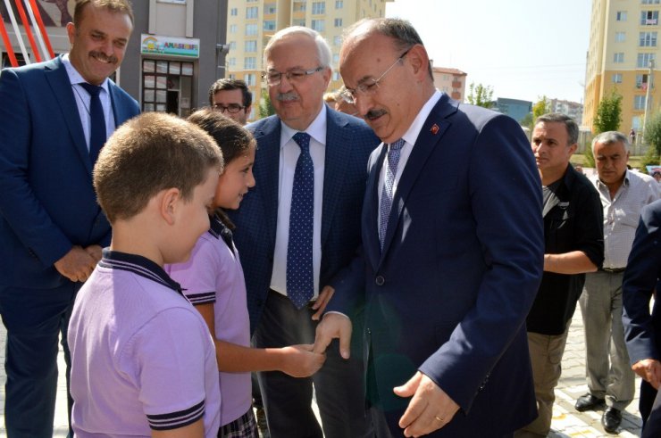 İlkokul öğrencisi, Validen ‘sosyal medya’ izni istedi