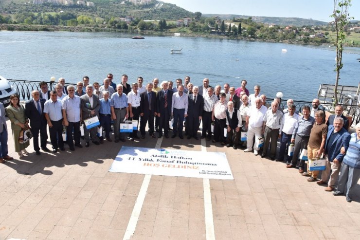 İzmit’te 41 yıllık esnaflar ödüllendirildi