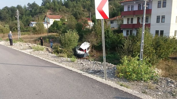 Kastamonu’da araç şarampole devrildi: 1 ölü, 1 yaralı