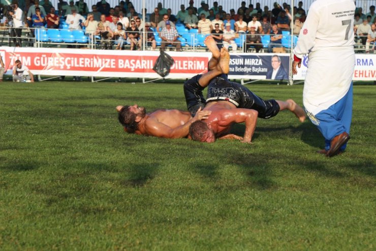İsmail Balaban, İzmit ve Balıkesir güreşlerinin şampiyonu oldu