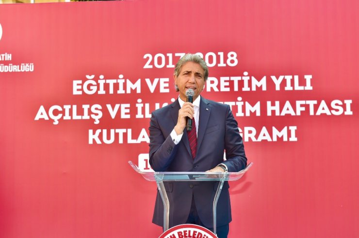 Fatih Belediyesi’nden öğrencilere çanta ve kırtasiye seti