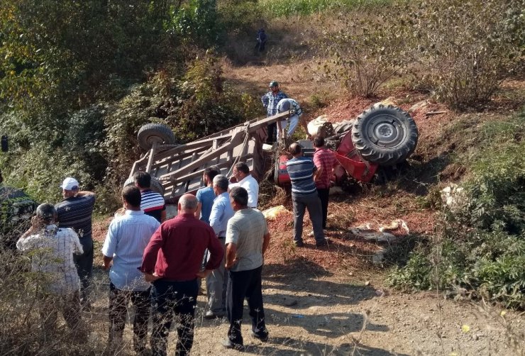 Fındık yüklü traktör devrildi: 2 ölü