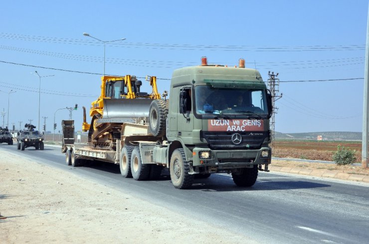 Suriye sınırına askeri araç sevkıyatı sürüyor