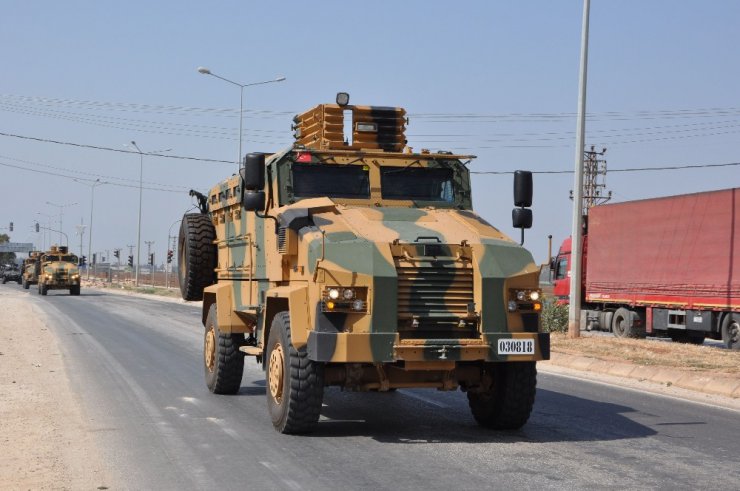 Suriye sınırına askeri araç sevkıyatı sürüyor