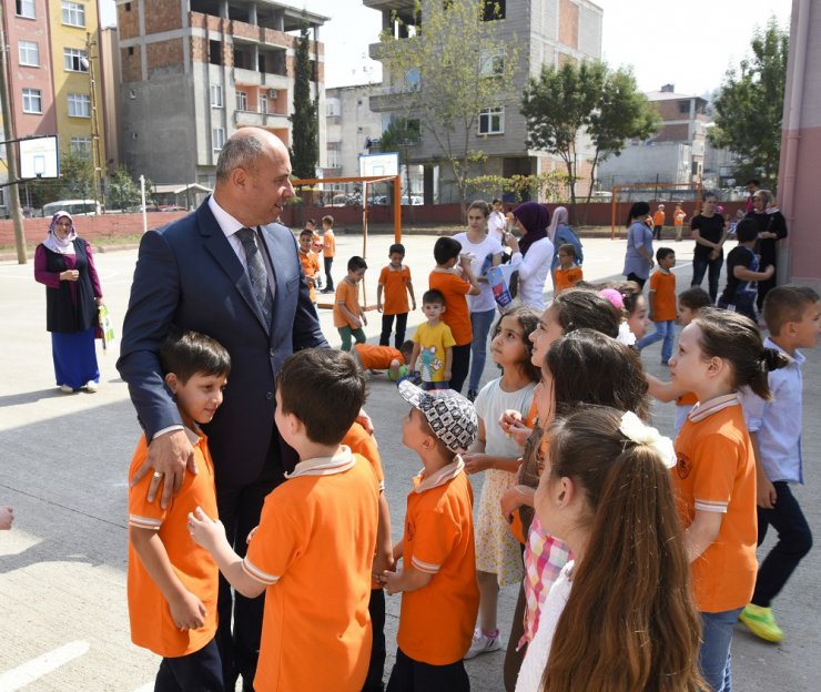 Başkan Togar, öğrencilerin okul heyecanına ortak oldu