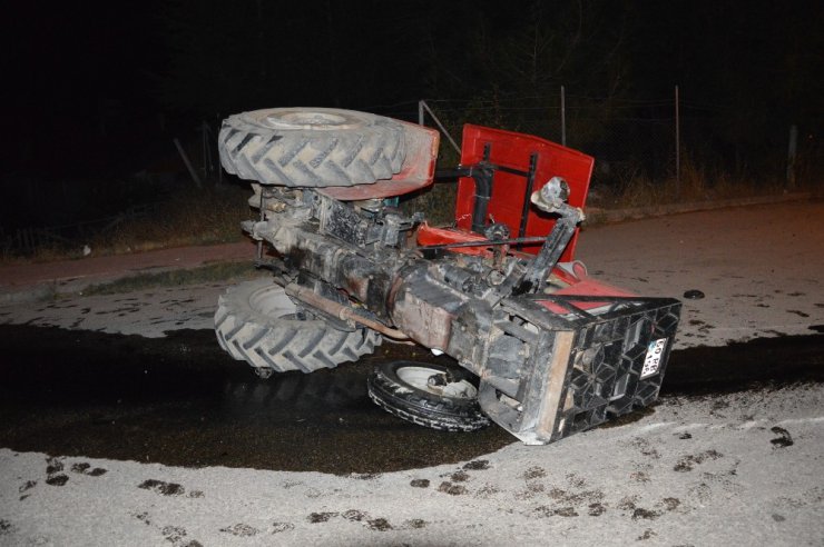 Niksar’da traktör devrildi: 1 yaralı