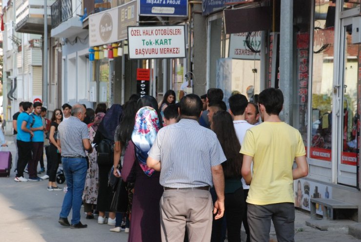 Tokat’ta öğrencilerin ’elektronik kart’ kuyruğu